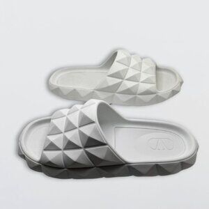 Valentino Garavani Roman Stud Turtle Slide Sandals Rubber White Men's EU 41 NIB
